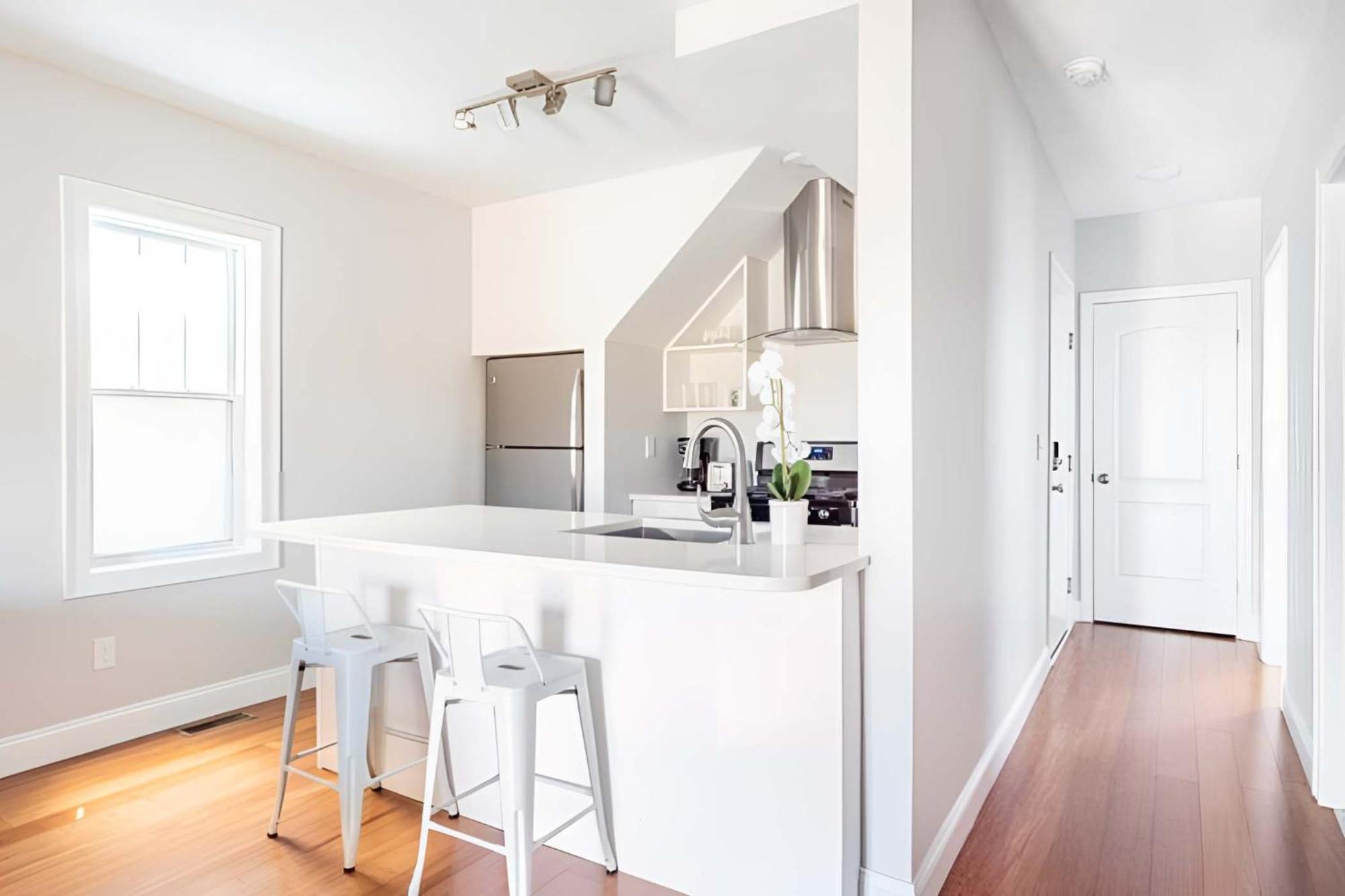 Jennifers Private With Outdoor Patio Providence